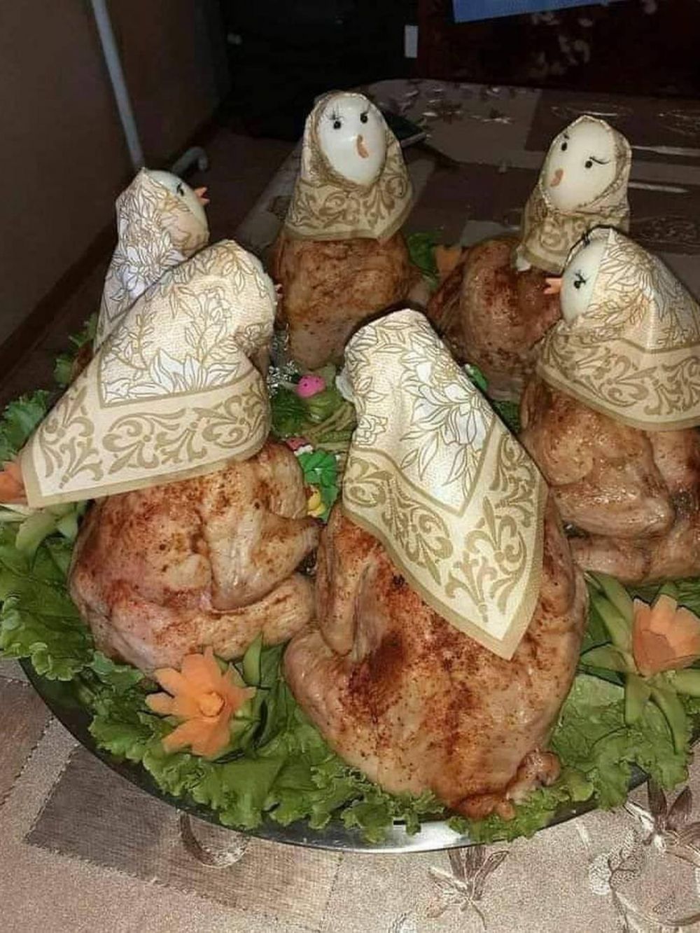 Penyajian ayam goreng yang absurd dan kocak ini bikin ngakak seharian
